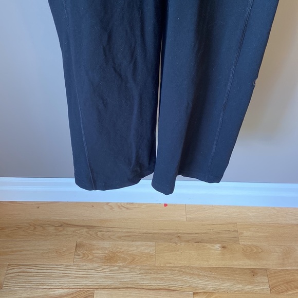 Lululemon black flare joggers size 4 - Picture 2 of 6